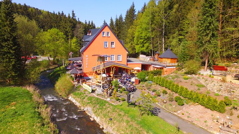 Erlebnishotel Fichtenhäusel Erzgebirge | Gartenbahn Erlebnisgastronomie